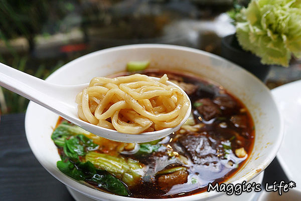 Elly's Flower&Cafe台北花苑時尚整合館：◆台北美食。捷運中山國小【Elly's Flower&Cafe台北花苑時尚整合館】花藝與美食的結合～好氣氛、好料理、好舒心