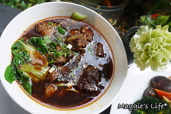 Elly's Flower&Cafe台北花苑時尚整合館：◆台北美食。捷運中山國小【Elly's Flower&Cafe台北花苑時尚整合館】花藝與美食的結合～好氣氛、好料理、好舒心