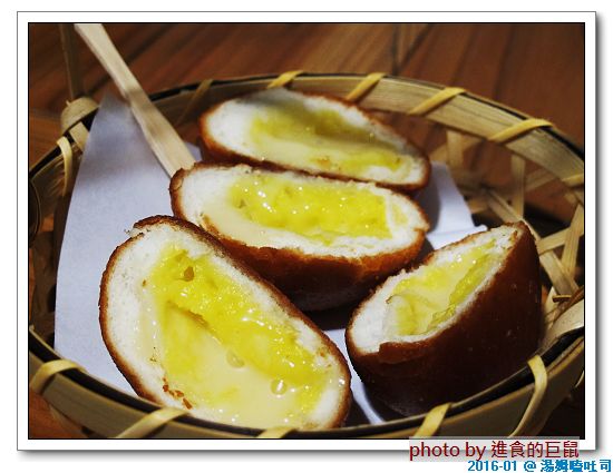 湯姆嗑吐司：（台南。中西區美食）湯姆嗑吐司 / 海安路宵夜新勢力。熱壓吐司，熱騰騰販賣中。還有～蛋餅，炸物，鍋燒，讚岐烏龍麵唷！