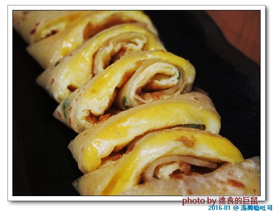 湯姆嗑吐司：（台南。中西區美食）湯姆嗑吐司 / 海安路宵夜新勢力。熱壓吐司，熱騰騰販賣中。還有～蛋餅，炸物，鍋燒，讚岐烏龍麵唷！