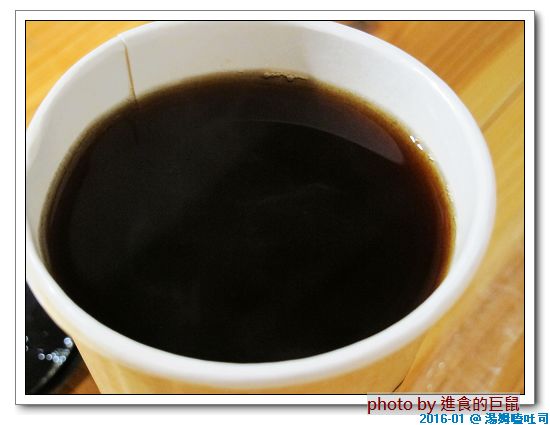 湯姆嗑吐司：（台南。中西區美食）湯姆嗑吐司 / 海安路宵夜新勢力。熱壓吐司，熱騰騰販賣中。還有～蛋餅，炸物，鍋燒，讚岐烏龍麵唷！