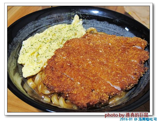 湯姆嗑吐司：（台南。中西區美食）湯姆嗑吐司 / 海安路宵夜新勢力。熱壓吐司，熱騰騰販賣中。還有～蛋餅，炸物，鍋燒，讚岐烏龍麵唷！