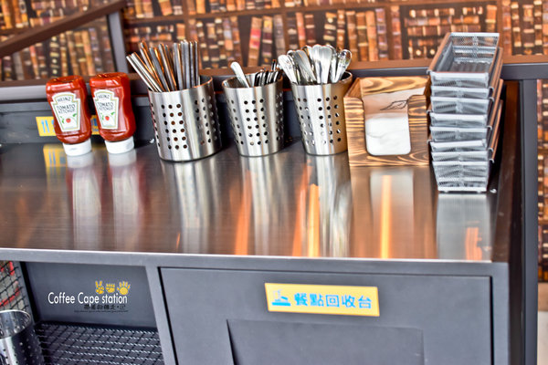 Coffee Cape station： 台南 中西區．休息。放鬆。輕食  好地方  Coffee cape station (台南火車站附近)