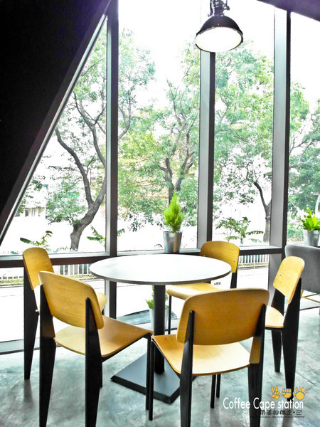 Coffee Cape station： 台南 中西區．休息。放鬆。輕食  好地方  Coffee cape station (台南火車站附近)