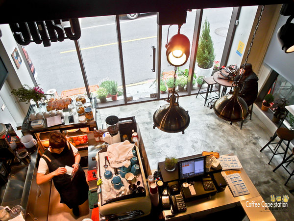 Coffee Cape station： 台南 中西區．休息。放鬆。輕食  好地方  Coffee cape station (台南火車站附近)