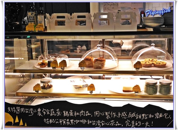 SALT PEANUTS 鹹花生黑膠咖啡館 (三創店): ✜ 一再回訪Light Jazz陪伴滴勇慵懶下午茶 -「鹹花生黑膠咖啡館Salt Peanuts Vinyl Cafe (三創店)」↖(^ω^)↗