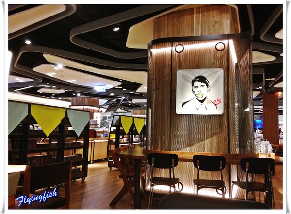 SALT PEANUTS 鹹花生黑膠咖啡館 (三創店): ✜ 一再回訪Light Jazz陪伴滴勇慵懶下午茶 -「鹹花生黑膠咖啡館Salt Peanuts Vinyl Cafe (三創店)」↖(^ω^)↗