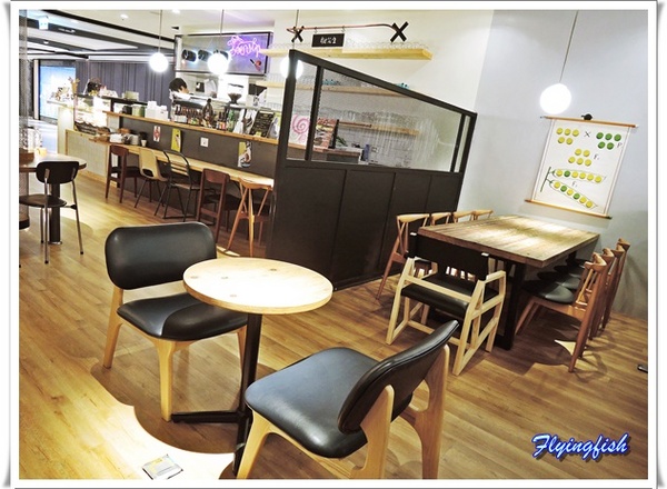 SALT PEANUTS 鹹花生黑膠咖啡館 (三創店): ✜ 一再回訪Light Jazz陪伴滴勇慵懶下午茶 -「鹹花生黑膠咖啡館Salt Peanuts Vinyl Cafe (三創店)」↖(^ω^)↗