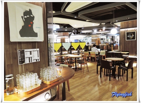 SALT PEANUTS 鹹花生黑膠咖啡館 (三創店): ✜ 一再回訪Light Jazz陪伴滴勇慵懶下午茶 -「鹹花生黑膠咖啡館Salt Peanuts Vinyl Cafe (三創店)」↖(^ω^)↗