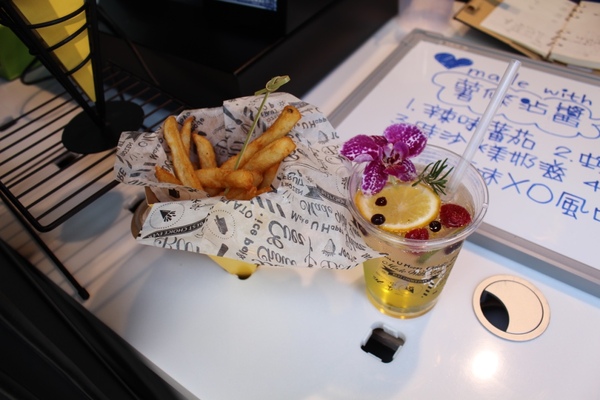 Our Bar：[台南] 新景點//藍晒圖文創園區。繽紛義式冰棒 酸甜好滋味。Our Bar