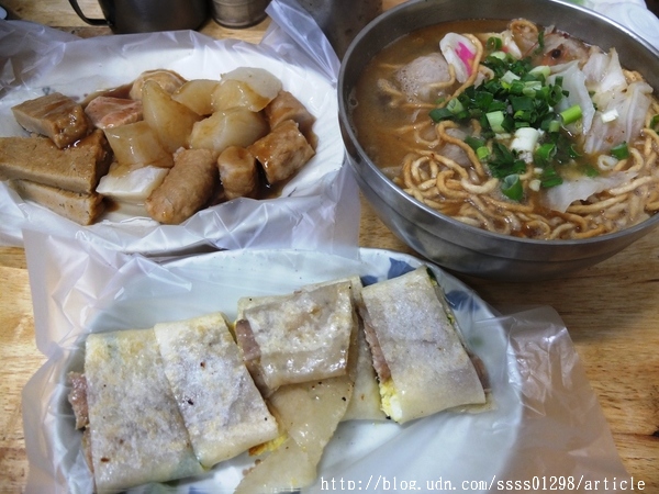 陸橋豆漿：【美食特搜。屏東市】陸橋豆漿。橫跨早午晚餐和宵夜場 20小時不間斷的傳統美味