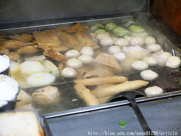 陸橋豆漿：【美食特搜。屏東市】陸橋豆漿。橫跨早午晚餐和宵夜場 20小時不間斷的傳統美味