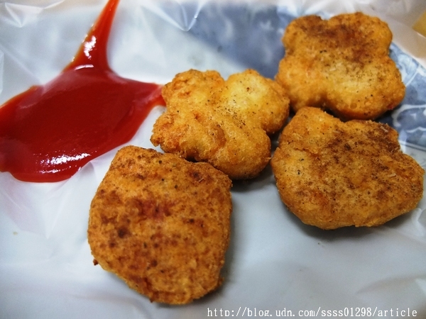 陸橋豆漿：【美食特搜。屏東市】陸橋豆漿。橫跨早午晚餐和宵夜場 20小時不間斷的傳統美味