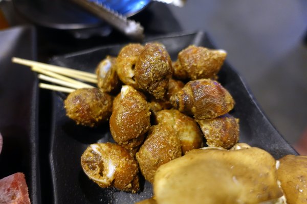 原村日式燒烤:(胖樺食記)新北中和連城路泰國蝦吃到飽「原村日式燒烤」/全球複合式運動休閒館/停車場/生啤無限暢飲/捷運永安市場站/明治冰淇淋