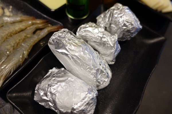 原村日式燒烤:(胖樺食記)新北中和連城路泰國蝦吃到飽「原村日式燒烤」/全球複合式運動休閒館/停車場/生啤無限暢飲/捷運永安市場站/明治冰淇淋