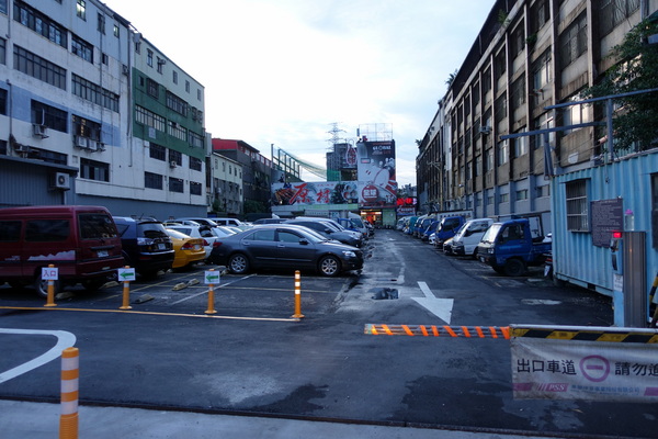 原村日式燒烤:(胖樺食記)新北中和連城路泰國蝦吃到飽「原村日式燒烤」/全球複合式運動休閒館/停車場/生啤無限暢飲/捷運永安市場站/明治冰淇淋