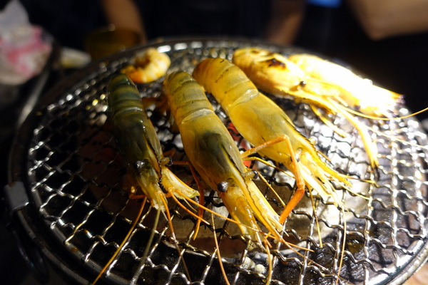 原村日式燒烤:(胖樺食記)新北中和連城路泰國蝦吃到飽「原村日式燒烤」/全球複合式運動休閒館/停車場/生啤無限暢飲/捷運永安市場站/明治冰淇淋