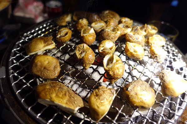 原村日式燒烤:(胖樺食記)新北中和連城路泰國蝦吃到飽「原村日式燒烤」/全球複合式運動休閒館/停車場/生啤無限暢飲/捷運永安市場站/明治冰淇淋