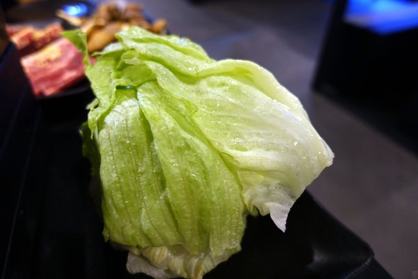 原村日式燒烤:(胖樺食記)新北中和連城路泰國蝦吃到飽「原村日式燒烤」/全球複合式運動休閒館/停車場/生啤無限暢飲/捷運永安市場站/明治冰淇淋