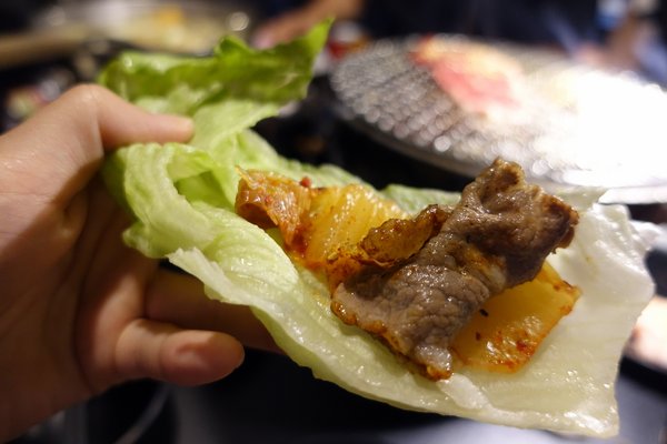 原村日式燒烤:(胖樺食記)新北中和連城路泰國蝦吃到飽「原村日式燒烤」/全球複合式運動休閒館/停車場/生啤無限暢飲/捷運永安市場站/明治冰淇淋