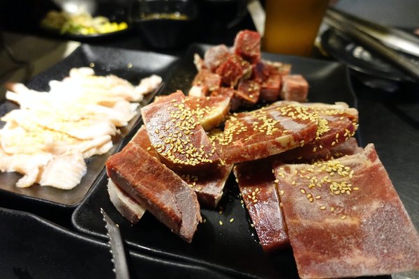 原村日式燒烤:(胖樺食記)新北中和連城路泰國蝦吃到飽「原村日式燒烤」/全球複合式運動休閒館/停車場/生啤無限暢飲/捷運永安市場站/明治冰淇淋