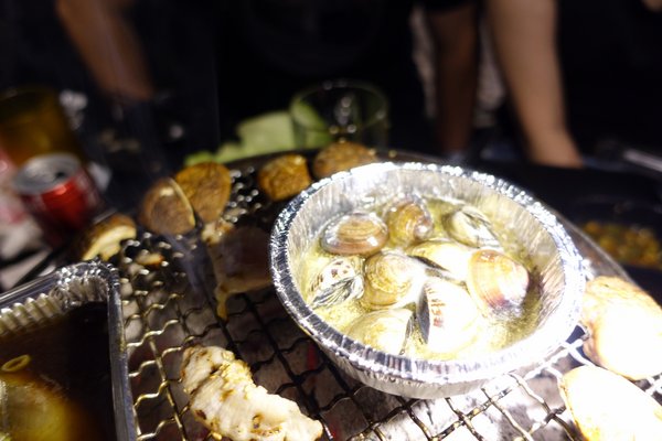 原村日式燒烤:(胖樺食記)新北中和連城路泰國蝦吃到飽「原村日式燒烤」/全球複合式運動休閒館/停車場/生啤無限暢飲/捷運永安市場站/明治冰淇淋