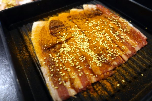 原村日式燒烤:(胖樺食記)新北中和連城路泰國蝦吃到飽「原村日式燒烤」/全球複合式運動休閒館/停車場/生啤無限暢飲/捷運永安市場站/明治冰淇淋