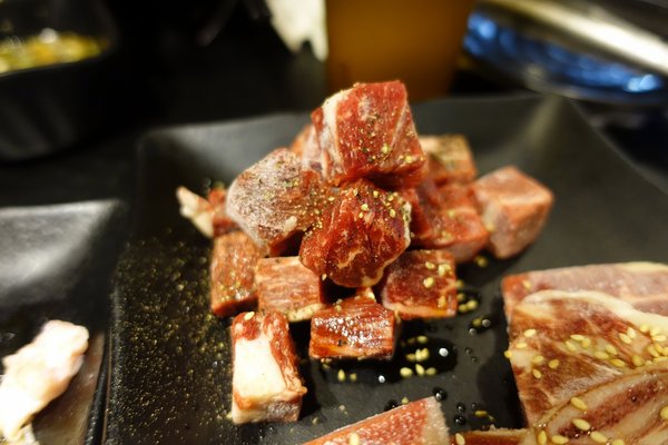 原村日式燒烤:(胖樺食記)新北中和連城路泰國蝦吃到飽「原村日式燒烤」/全球複合式運動休閒館/停車場/生啤無限暢飲/捷運永安市場站/明治冰淇淋