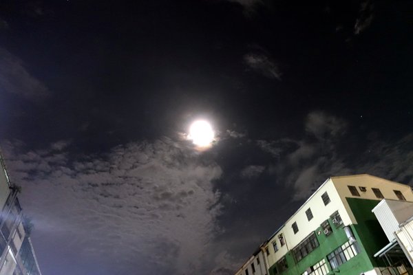 原村日式燒烤:(胖樺食記)新北中和連城路泰國蝦吃到飽「原村日式燒烤」/全球複合式運動休閒館/停車場/生啤無限暢飲/捷運永安市場站/明治冰淇淋