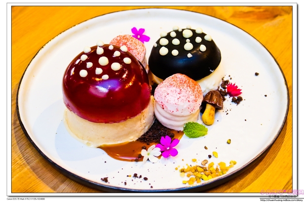 小林冰堂：【美食♥宜蘭】☼ 小林冰堂手作霜淇淋 ☼ 菇菇花園吸睛又美味，到羅東林場必嚐的手作霜淇淋，鮮果霜淇淋濃郁的香氣一吃就難忘！♥♥