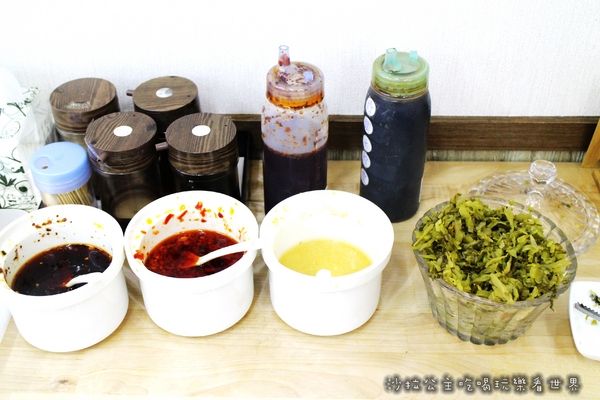 王師父家傳大水餃:台北.萬華『王師父家傳大水餃』牛肉麵/紅油炒手/餛飩