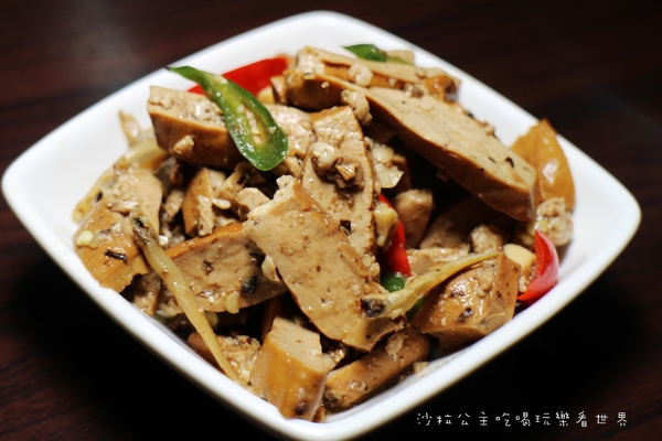 王師父家傳大水餃:台北.萬華『王師父家傳大水餃』牛肉麵/紅油炒手/餛飩