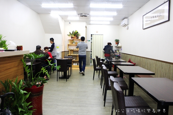 王師父家傳大水餃:台北.萬華『王師父家傳大水餃』牛肉麵/紅油炒手/餛飩