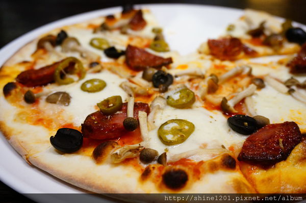 【義磚義瓦義式料理】中山站.中山店給你不一樣的放鬆小酒吧新風格