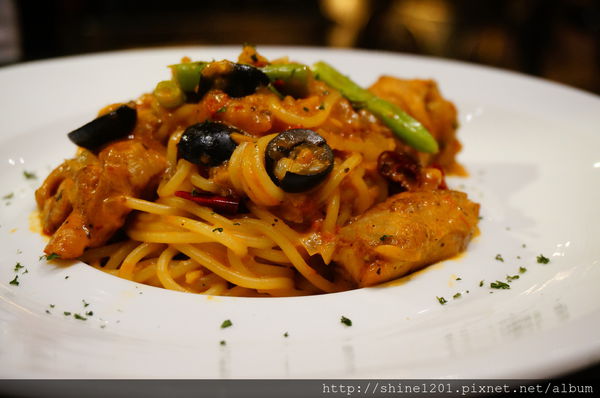 【義磚義瓦義式料理】中山站.中山店給你不一樣的放鬆小酒吧新風格