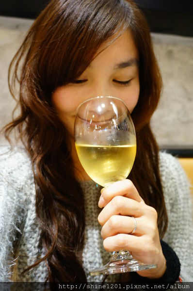 【義磚義瓦義式料理】中山站.中山店給你不一樣的放鬆小酒吧新風格