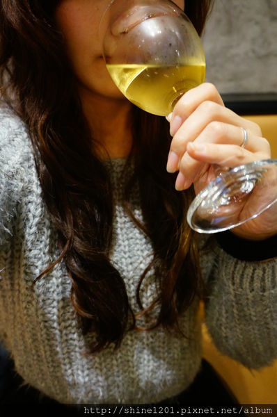 【義磚義瓦義式料理】中山站.中山店給你不一樣的放鬆小酒吧新風格