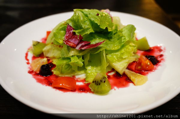 【義磚義瓦義式料理】中山站.中山店給你不一樣的放鬆小酒吧新風格