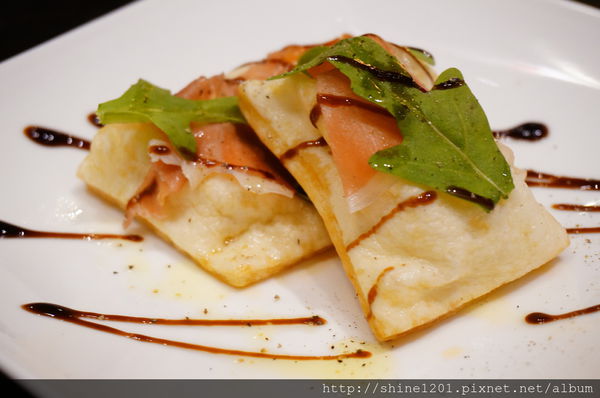 【義磚義瓦義式料理】中山站.中山店給你不一樣的放鬆小酒吧新風格