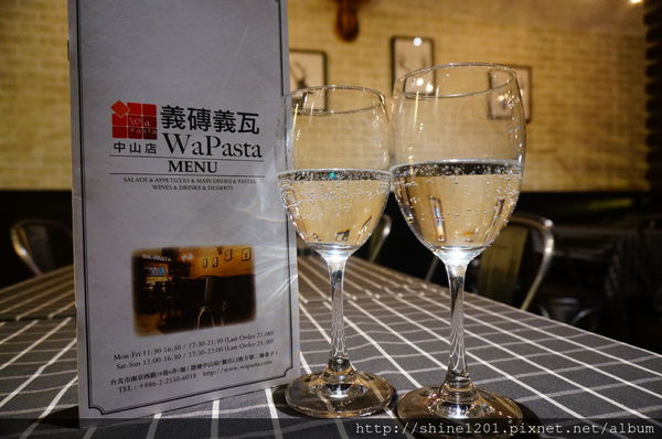 【義磚義瓦義式料理】中山站.中山店給你不一樣的放鬆小酒吧新風格