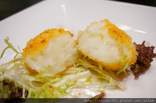 【義磚義瓦義式料理】中山站.中山店給你不一樣的放鬆小酒吧新風格