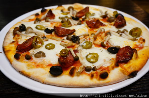 【義磚義瓦義式料理】中山站.中山店給你不一樣的放鬆小酒吧新風格