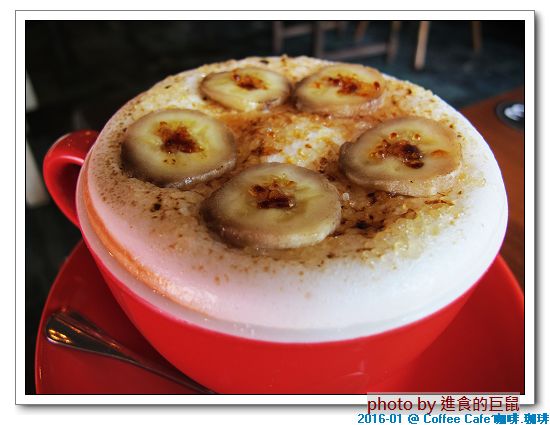 Coffee Cafe' 咖啡珈琲：(台南。中西區美食) Coffee Cafe' 咖啡珈琲 /  咖啡。甜點。正餐。陪你度過一個慵懶靜謐的個人時光!  / 抹茶厚鬆餅，舒芙蕾的綿密濕軟口感，絕不能錯過喔!