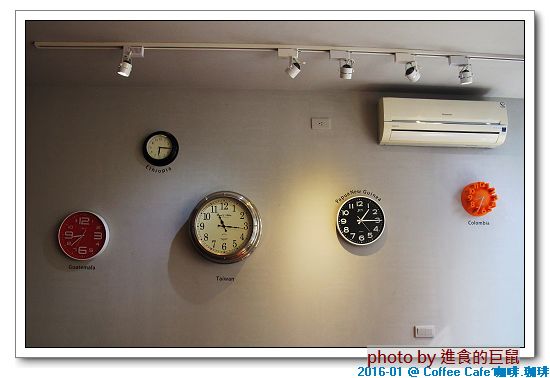 Coffee Cafe' 咖啡珈琲：(台南。中西區美食) Coffee Cafe' 咖啡珈琲 /  咖啡。甜點。正餐。陪你度過一個慵懶靜謐的個人時光!  / 抹茶厚鬆餅，舒芙蕾的綿密濕軟口感，絕不能錯過喔!