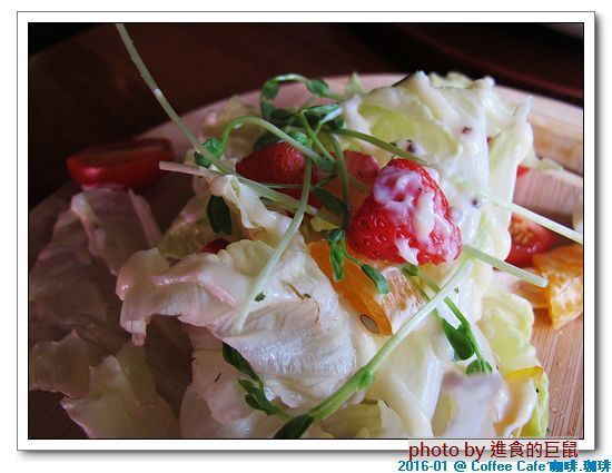 Coffee Cafe' 咖啡珈琲：(台南。中西區美食) Coffee Cafe' 咖啡珈琲 /  咖啡。甜點。正餐。陪你度過一個慵懶靜謐的個人時光!  / 抹茶厚鬆餅，舒芙蕾的綿密濕軟口感，絕不能錯過喔!