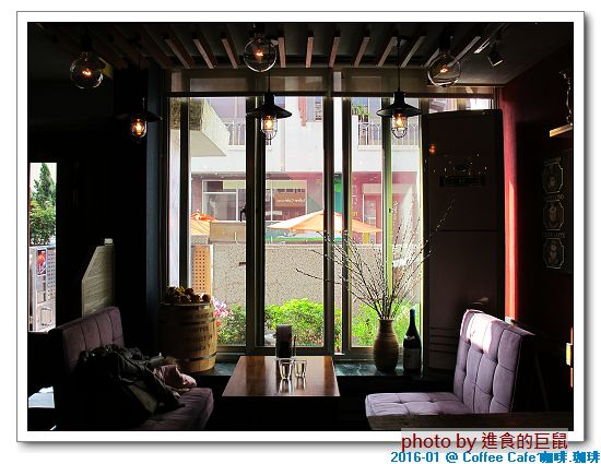 Coffee Cafe' 咖啡珈琲：(台南。中西區美食) Coffee Cafe' 咖啡珈琲 /  咖啡。甜點。正餐。陪你度過一個慵懶靜謐的個人時光!  / 抹茶厚鬆餅，舒芙蕾的綿密濕軟口感，絕不能錯過喔!