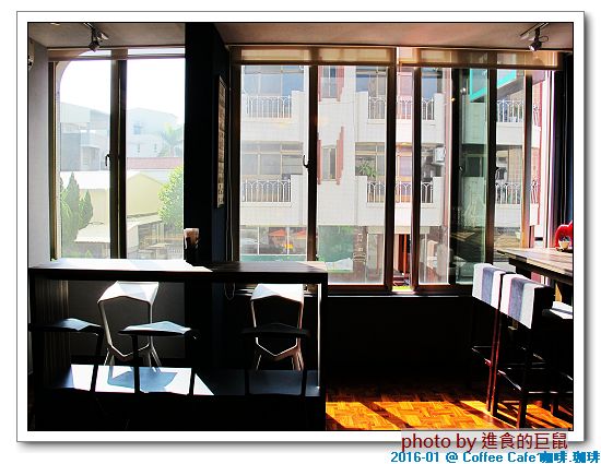 Coffee Cafe' 咖啡珈琲：(台南。中西區美食) Coffee Cafe' 咖啡珈琲 /  咖啡。甜點。正餐。陪你度過一個慵懶靜謐的個人時光!  / 抹茶厚鬆餅，舒芙蕾的綿密濕軟口感，絕不能錯過喔!