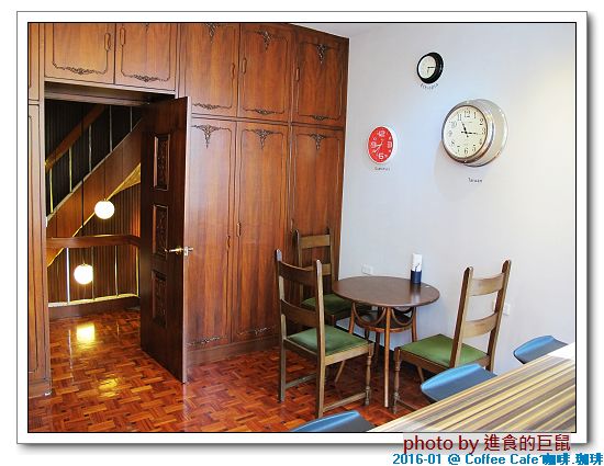 Coffee Cafe' 咖啡珈琲：(台南。中西區美食) Coffee Cafe' 咖啡珈琲 /  咖啡。甜點。正餐。陪你度過一個慵懶靜謐的個人時光!  / 抹茶厚鬆餅，舒芙蕾的綿密濕軟口感，絕不能錯過喔!