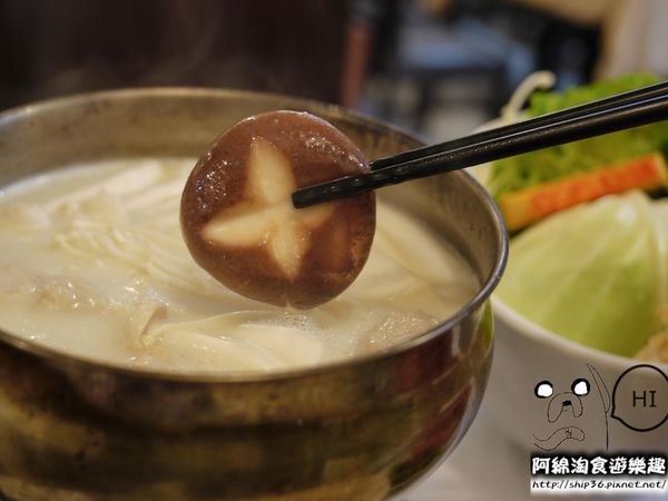 【桃園簡餐】巷弄食堂(原窩在轉角)-鮮乳酪火鍋配料豐富，湯底濃醇夠味．桃園市區/簡餐/火鍋/烏龍麵