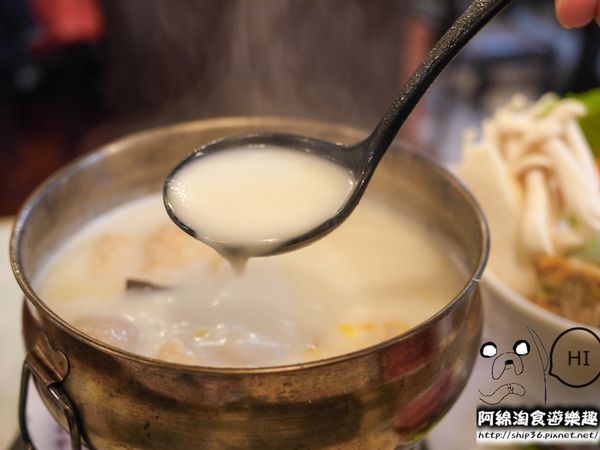 【桃園簡餐】巷弄食堂(原窩在轉角)-鮮乳酪火鍋配料豐富，湯底濃醇夠味．桃園市區/簡餐/火鍋/烏龍麵